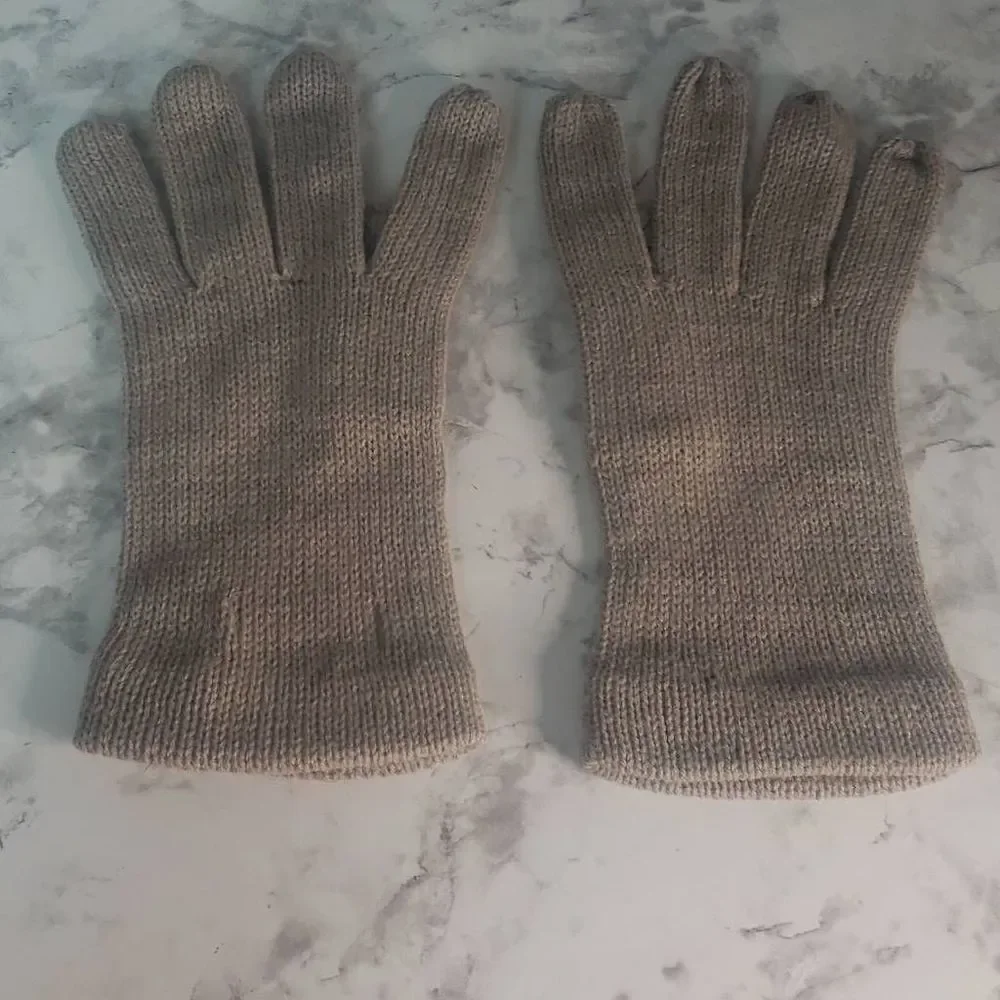 New York & Co. Gray Mittens/Gloves‎